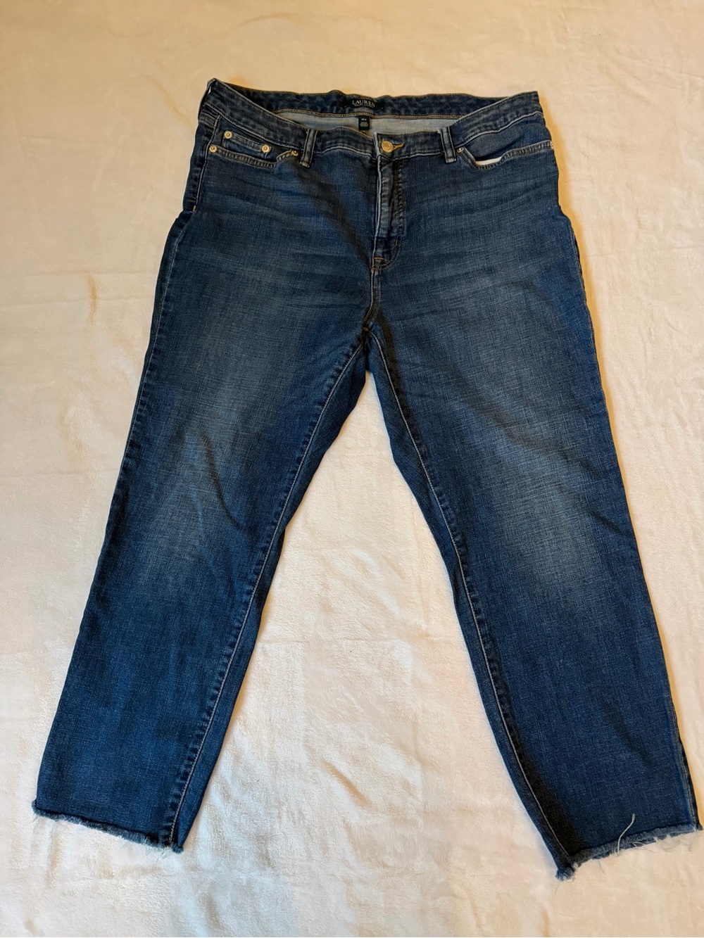 Lauren Ralph Lauren Medium Wash Womenโs Stretch Cropped Jeans